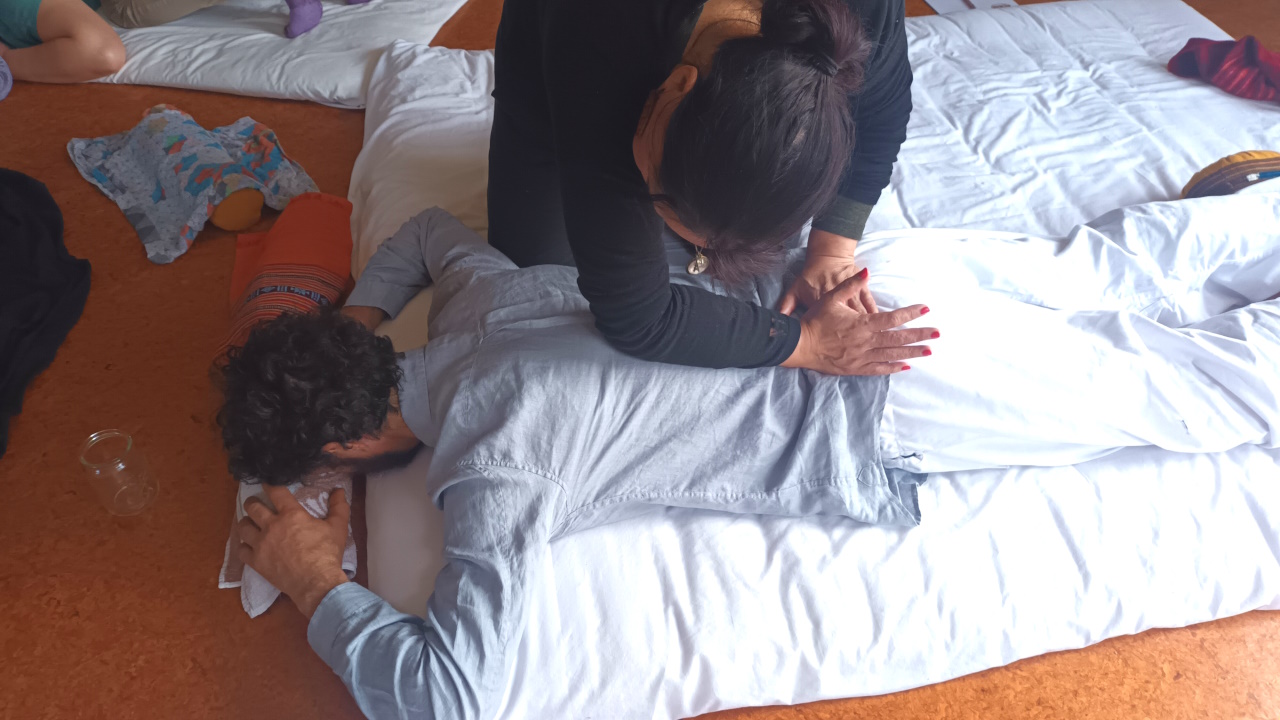 Shiatsu Winter Retreat 2024 - student practicing